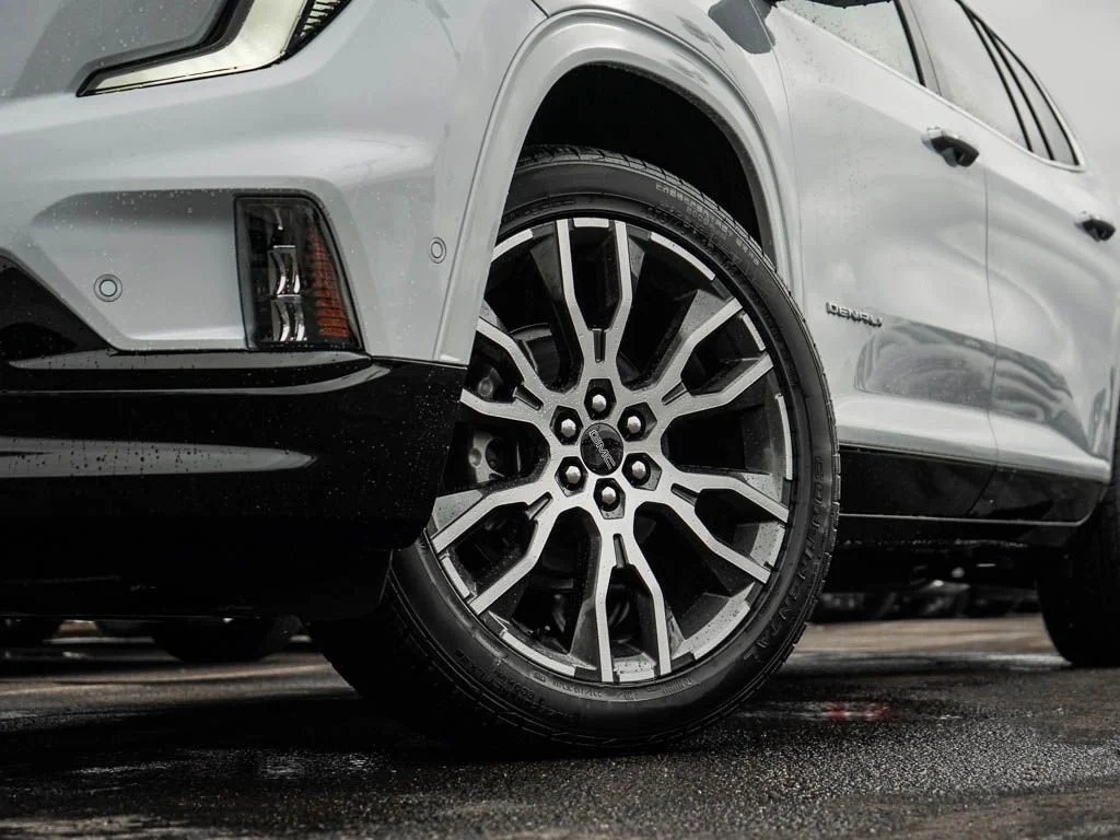 2026 GMC Acadia Denali Ultimate - Photo 6