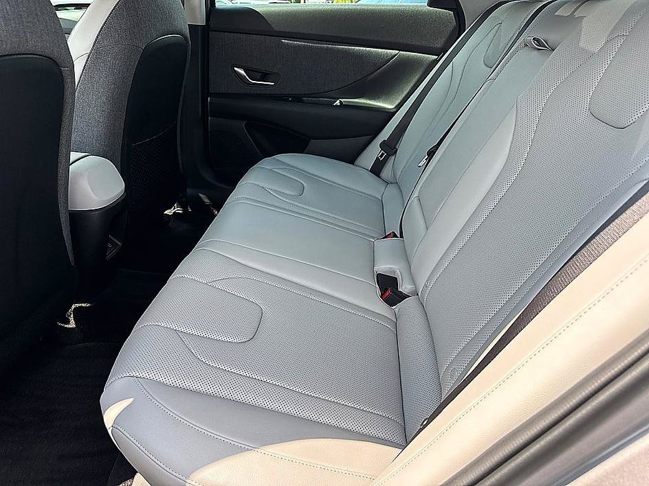 Used 2026 Fluid Metal Hyundai Limited image 10