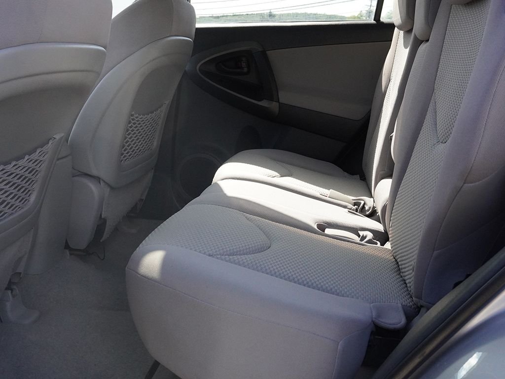 Used 2011 Silver Toyota Base image 27