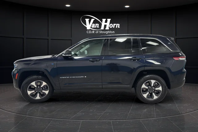 Used 2023 Midnight Sky Jeep 4xe image 4