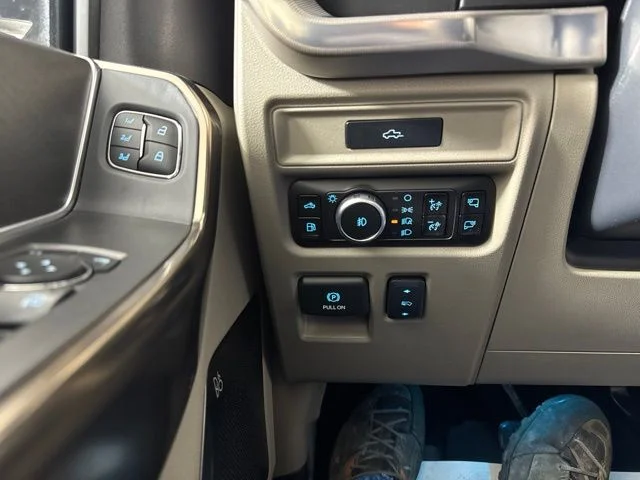 New 2026 Gray Ford Platinum image 17