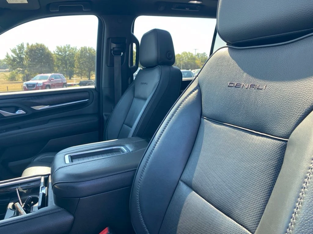 Used 2022 Hunter Metallic GMC Denali image 16