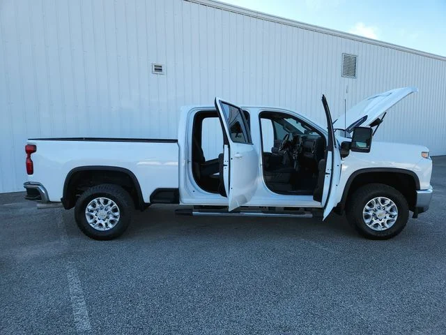 Used 2023 White Chevrolet LT image 19