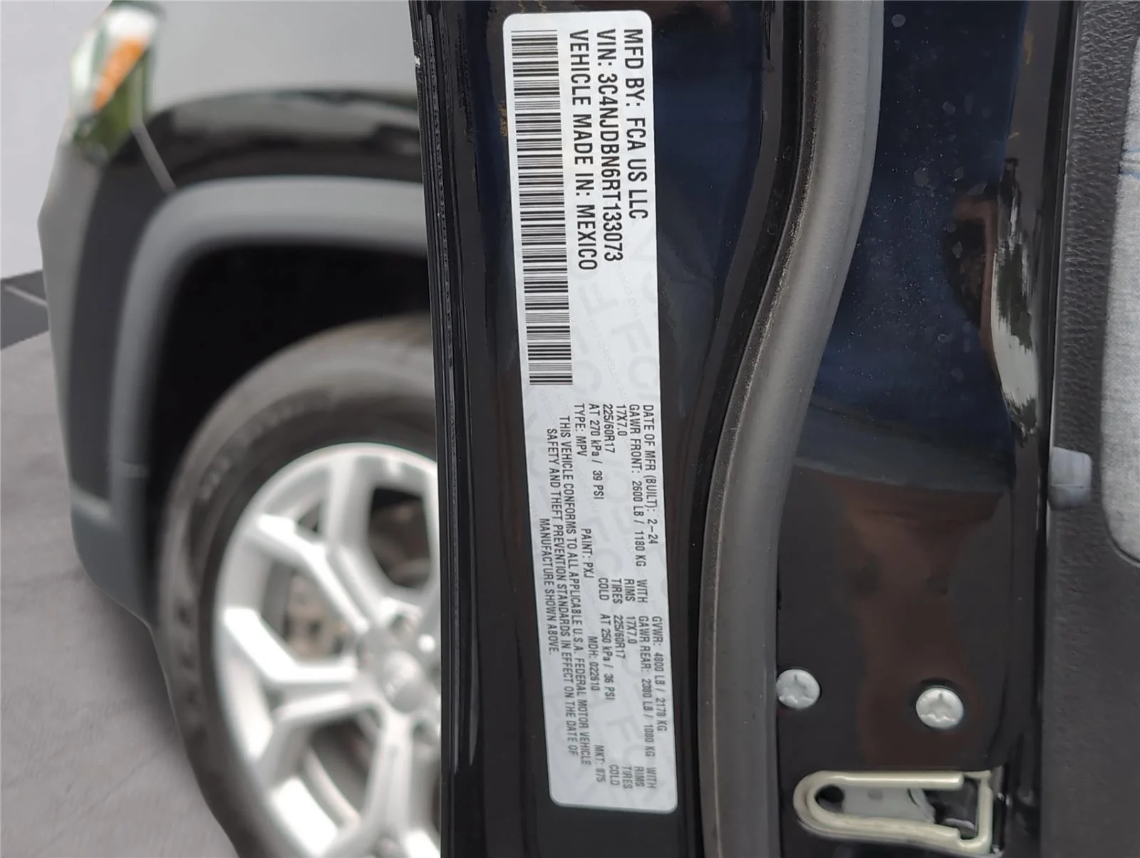 Used 2024 Diamond Black Crystal Pearlcoat Jeep Latitude image 34