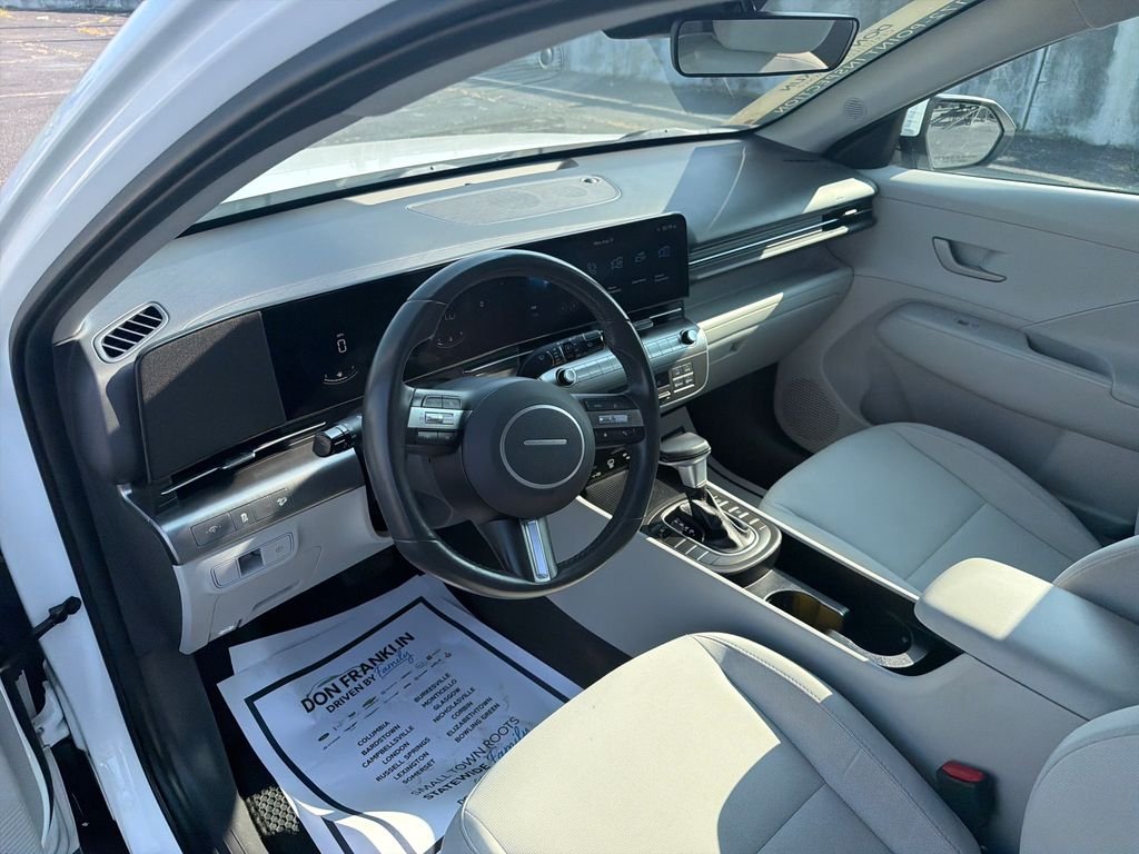 Used 2025 White Hyundai SEL image 16
