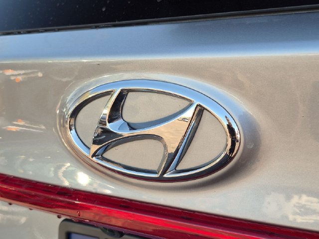 Used 2022 Silver Hyundai SEL image 26