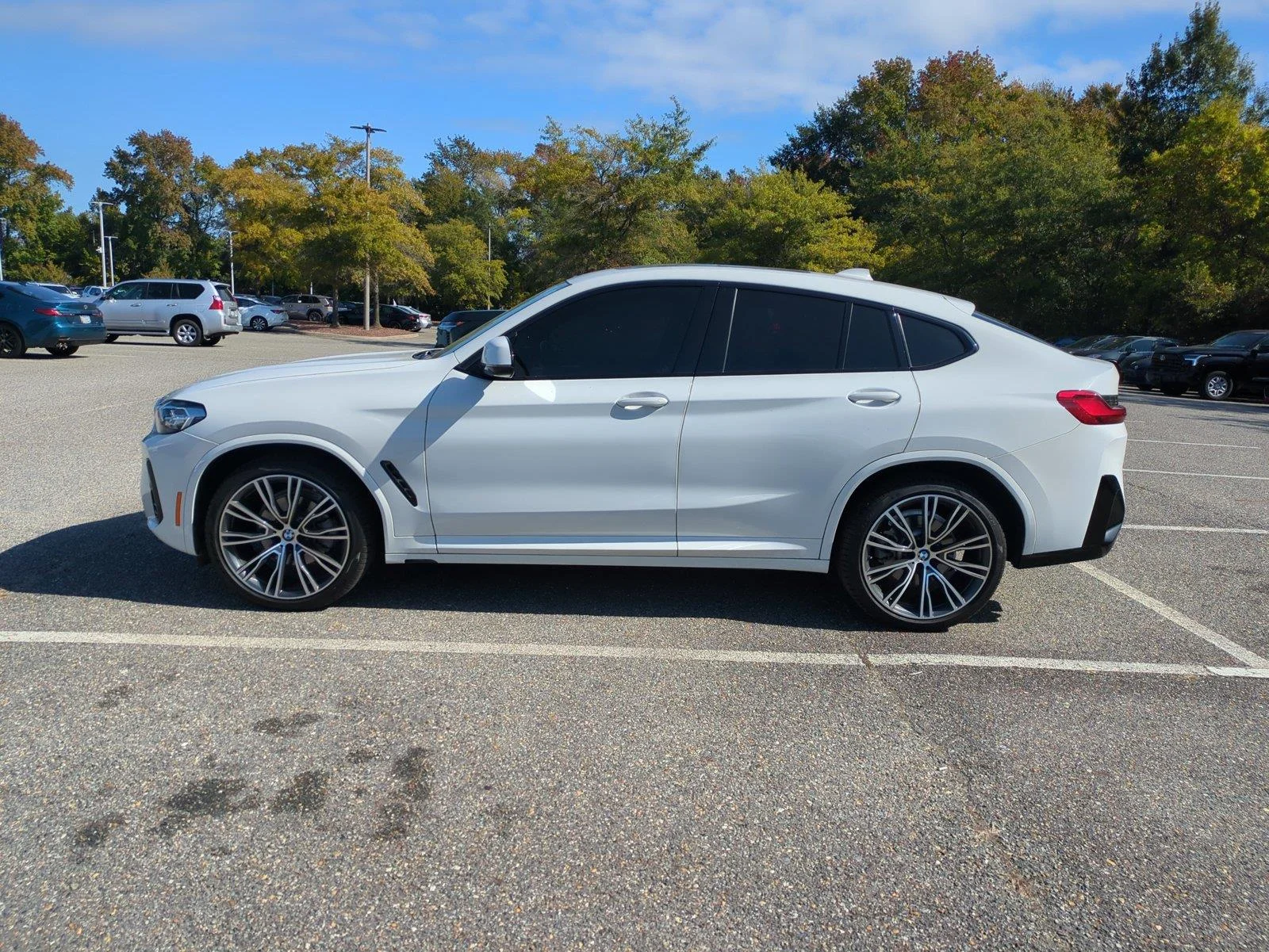 Used 2023 Alpine White BMW xDrive30i image 6