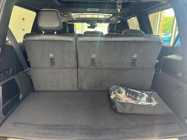 New 2026 High Gloss Black Exterior Paint Jeep Summit Reserve image 25