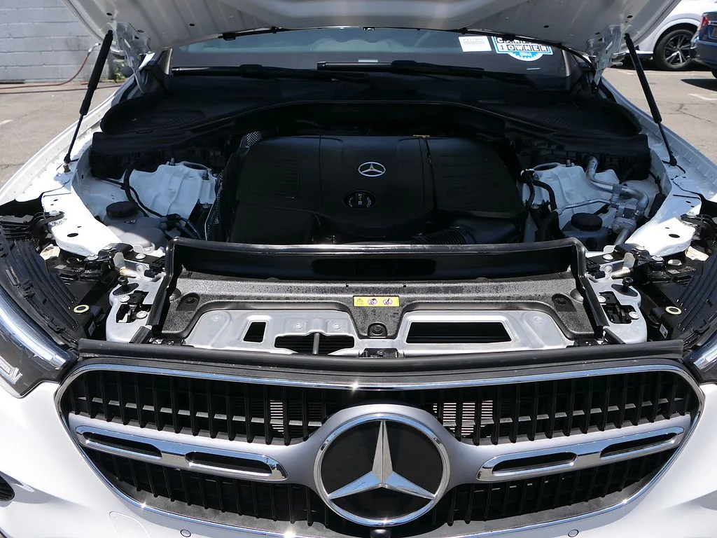 Used 2024 White Mercedes-Benz GLC 300 image 26