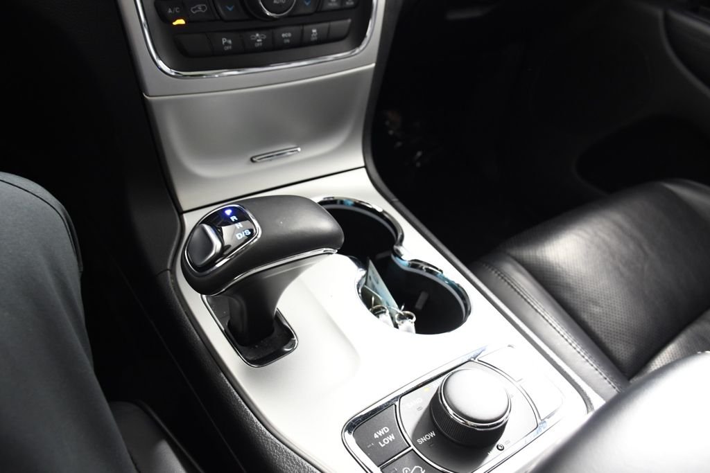 Used 2015 Bright White Clearcoat Jeep Overland image 32