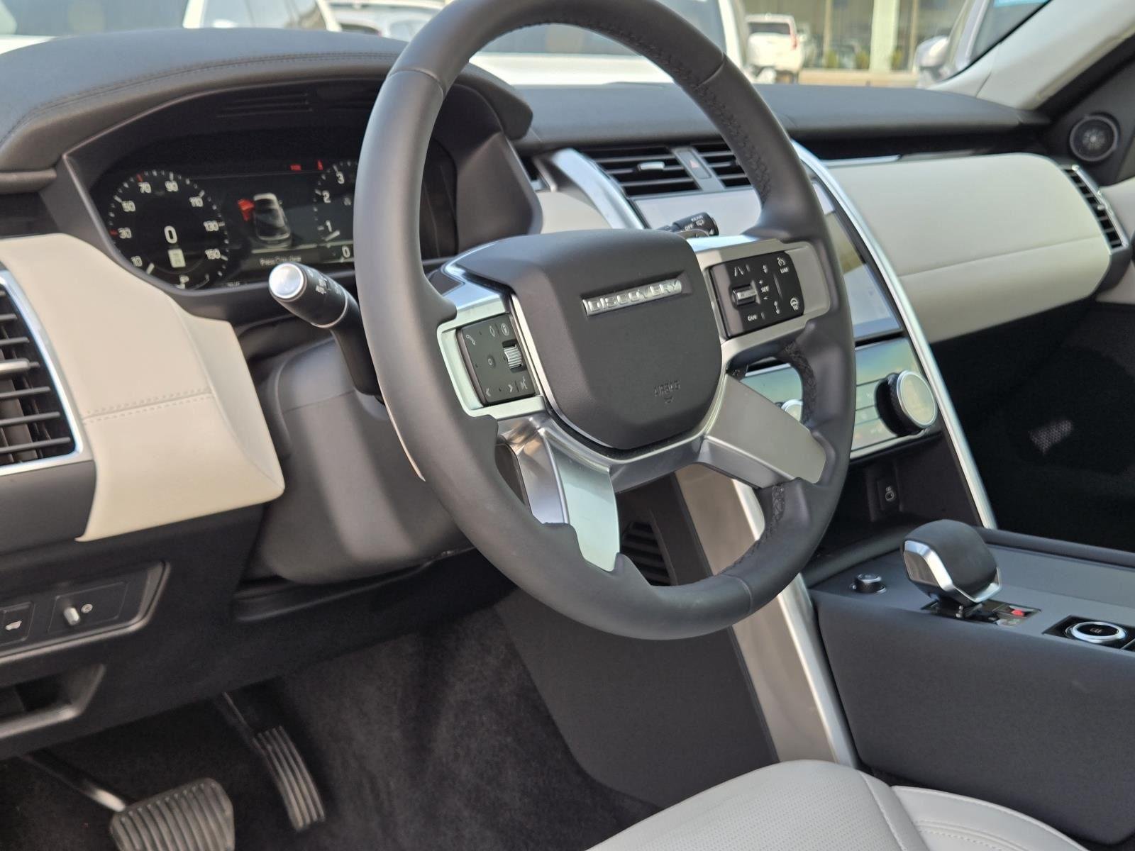 Used 2025 Varesine Blue Metallic Land Rover S image 17