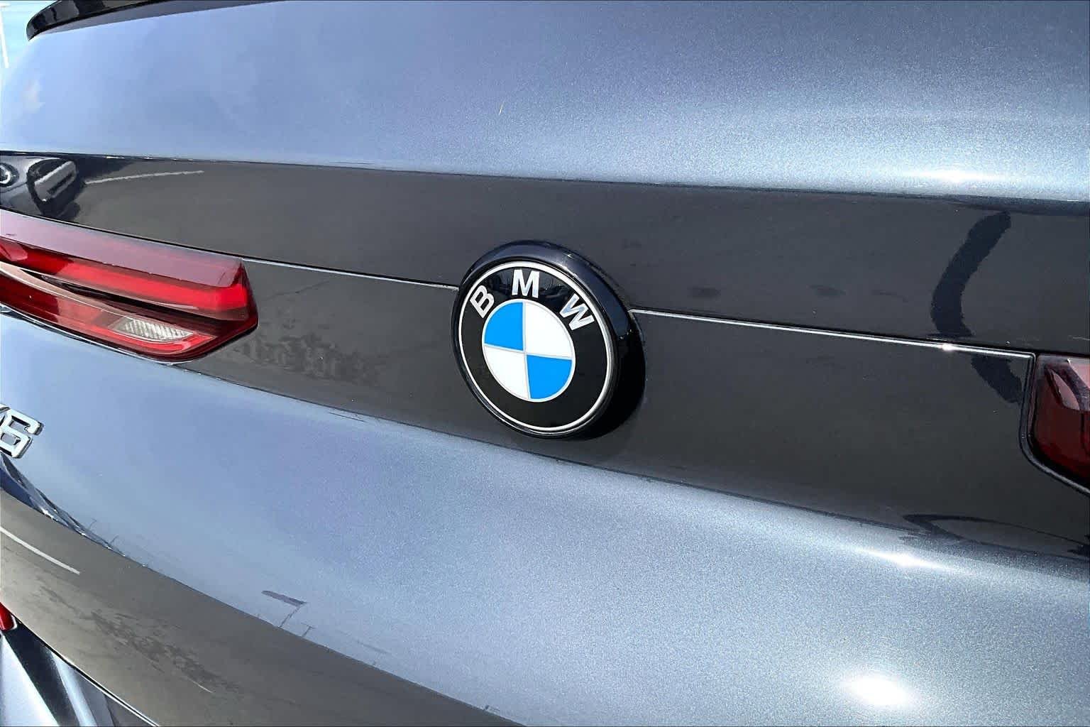 Used 2021 Arctic Gray Metallic BMW xDrive40i image 30