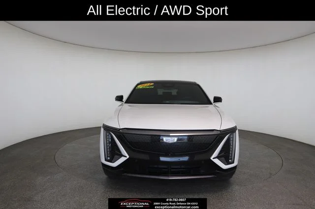 Used 2024 White Cadillac Sport image 31