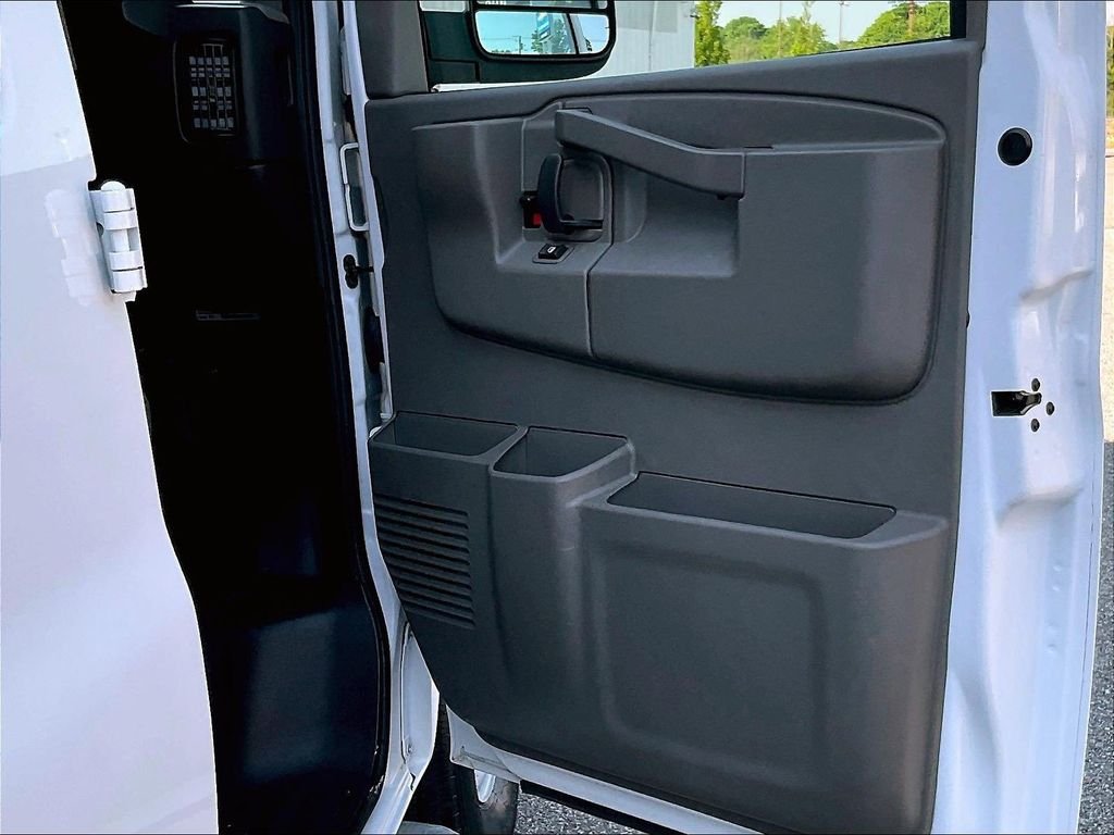 Used 2024 White GMC Work Van image 12