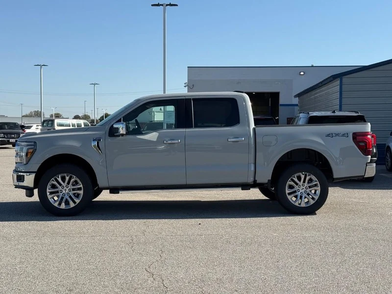 New 2026 Avalanche Ford LARIAT 4WD SuperCrew 5.5