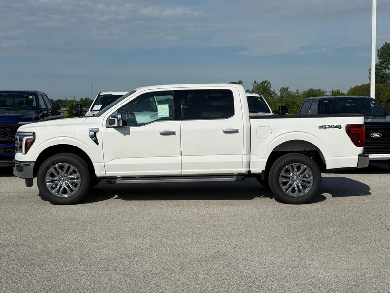 New 2026 Star White Metallic Tri-Coat Ford LARIAT 4WD SuperCrew 5.5