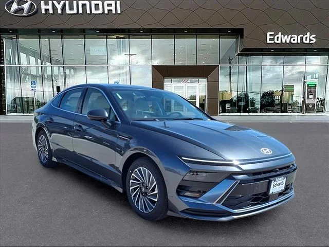 Used 2025 Gray Hyundai Limited image 9