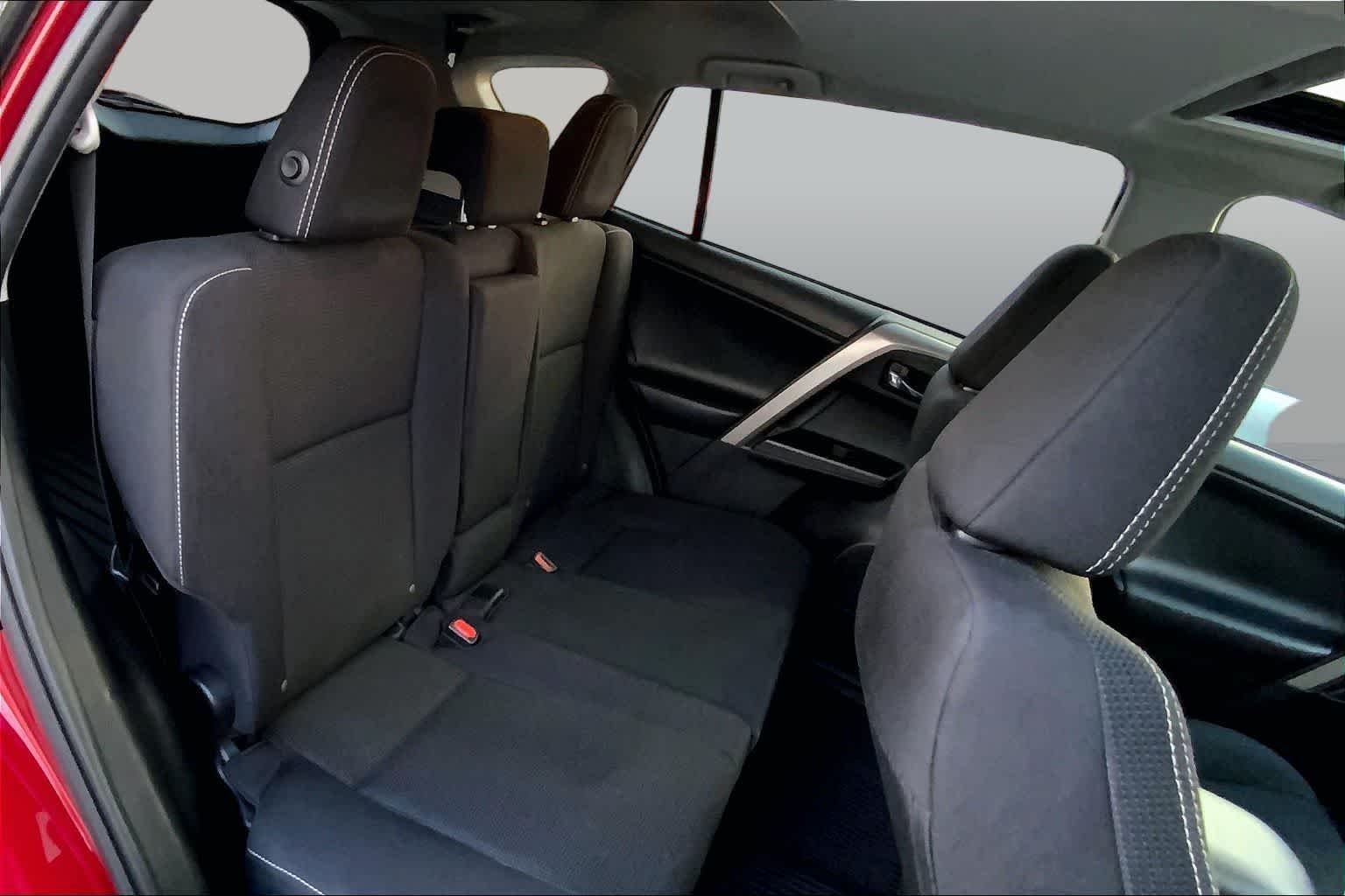 Used 2018 Ruby Flare Pearl Toyota XLE image 19