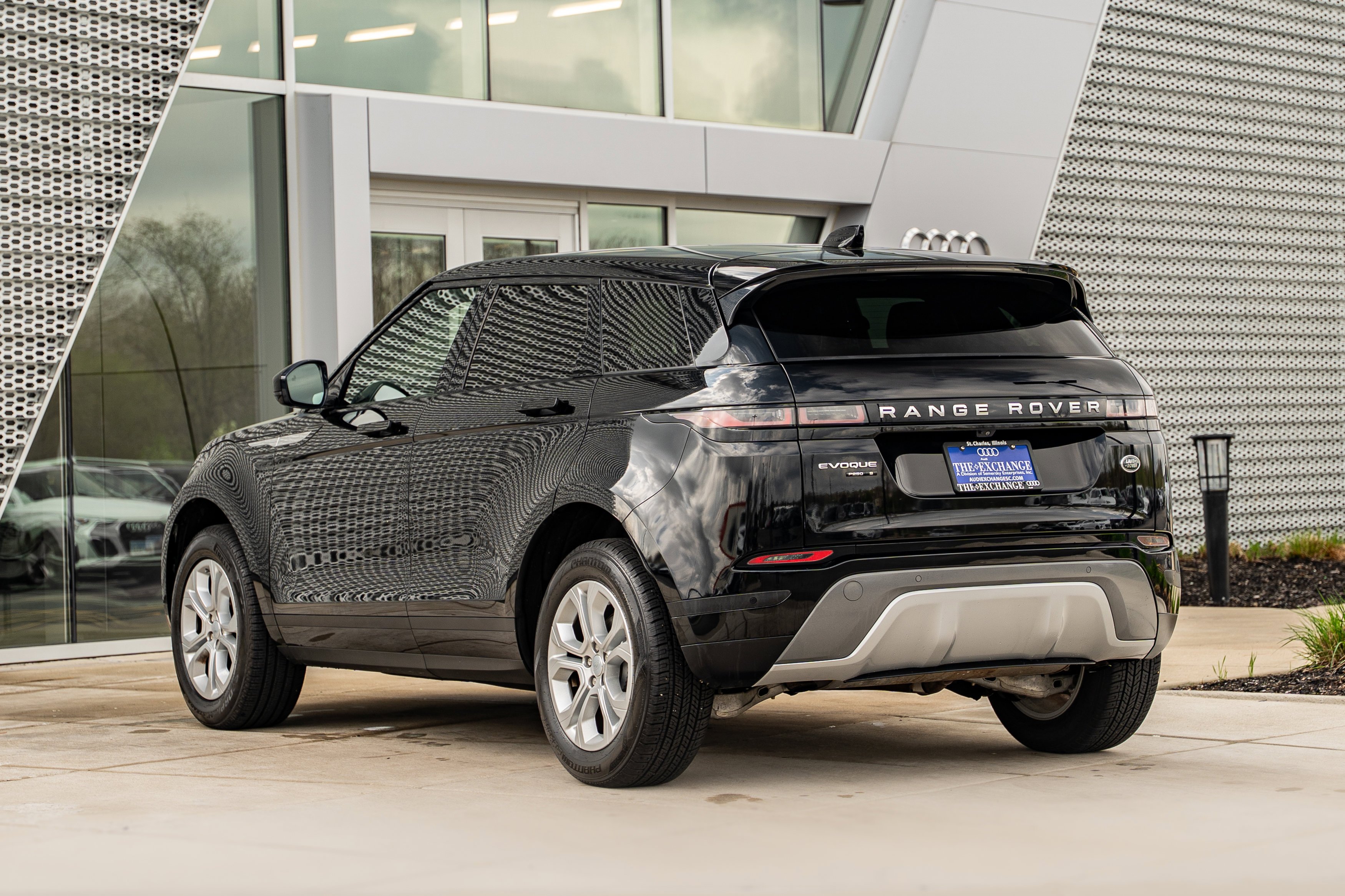 Used 2020 Santorini Black Metallic Land Rover S image 5
