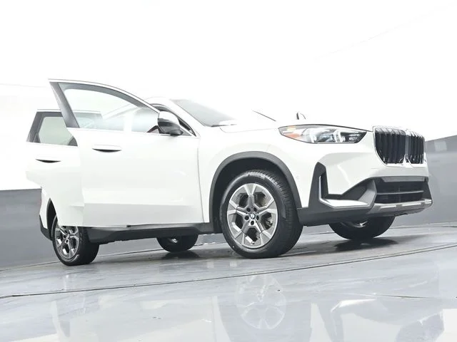 Used 2023 White BMW xDrive28i image 49