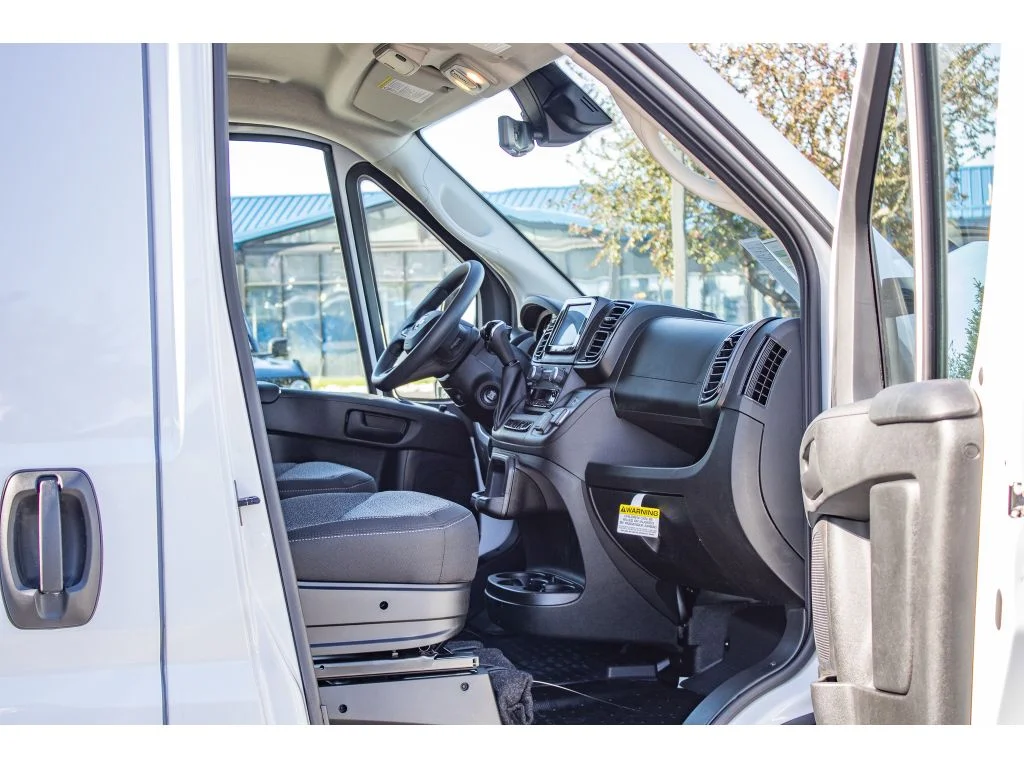 New 2026 Bright White Clearcoat Ram Tradesman image 32