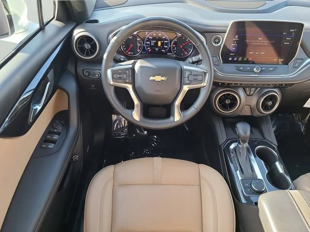 Used 2024 Iridescent Pearl Tricoat Chevrolet Premier image 15