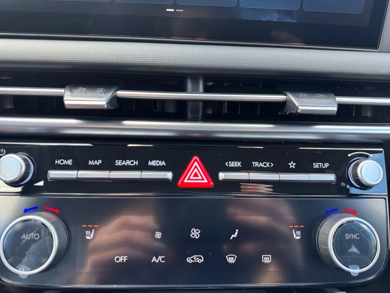 New 2026 White Hyundai SEL Plus AWD image 12
