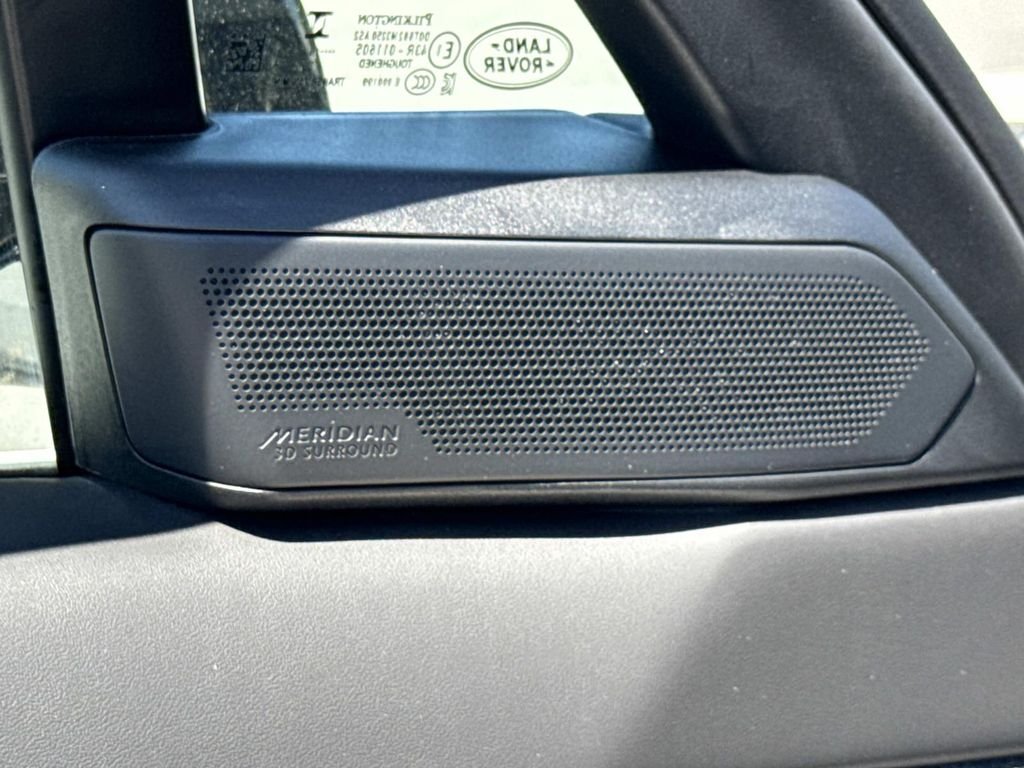 New 2026 Fuji White Land Rover Dynamic SE image 21