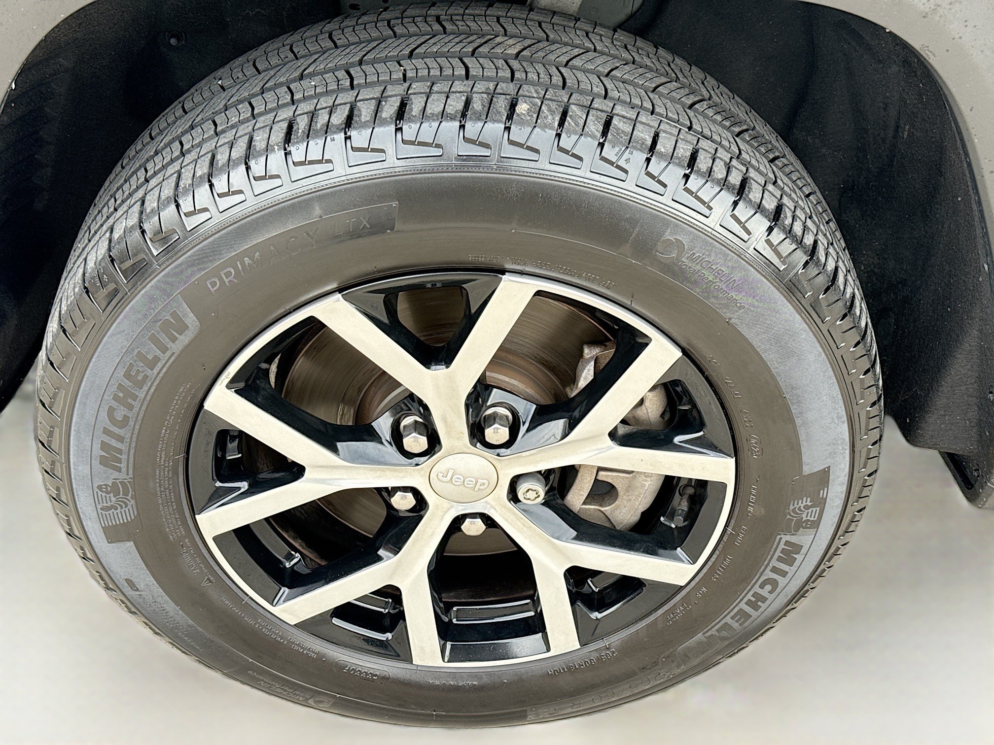 Used 2023 Rocky Mountain Pearlcoat Jeep Limited image 13