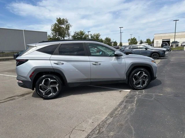 Used 2022 Silver Hyundai SEL Convenience image 7