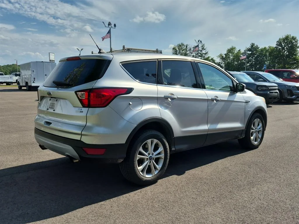 Used 2019 Ingot Silver Ford SE image 4