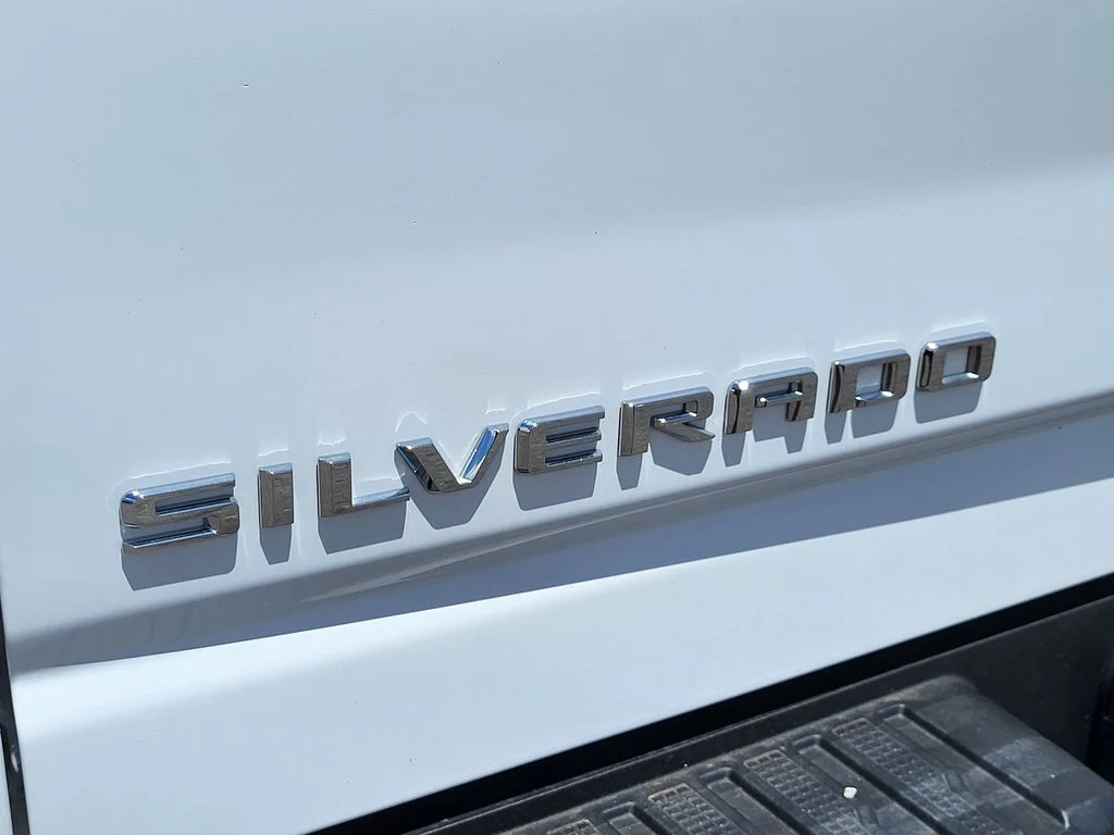 Used 2025 Summit White Chevrolet LT image 8