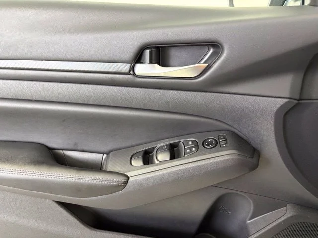 Used 2025 Glacier White Nissan SV image 14