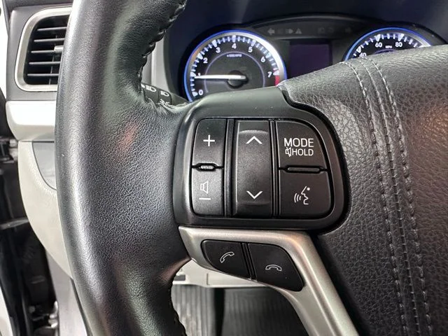 Used 2018 Gray Toyota Limited image 27