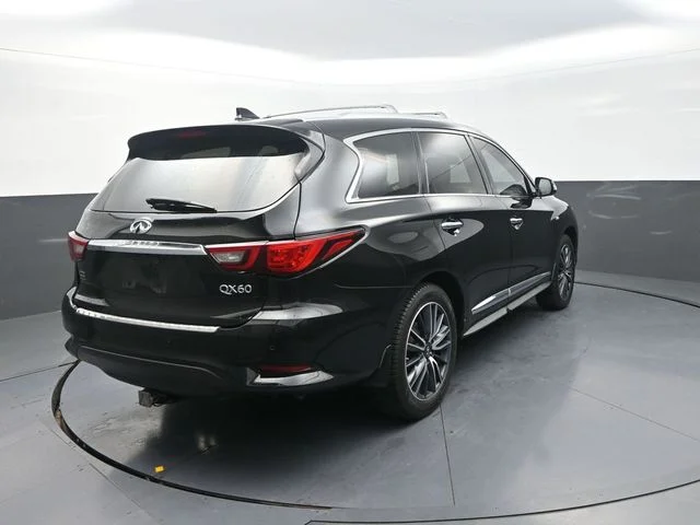 Used 2019 Black INFINITI LUXE image 10