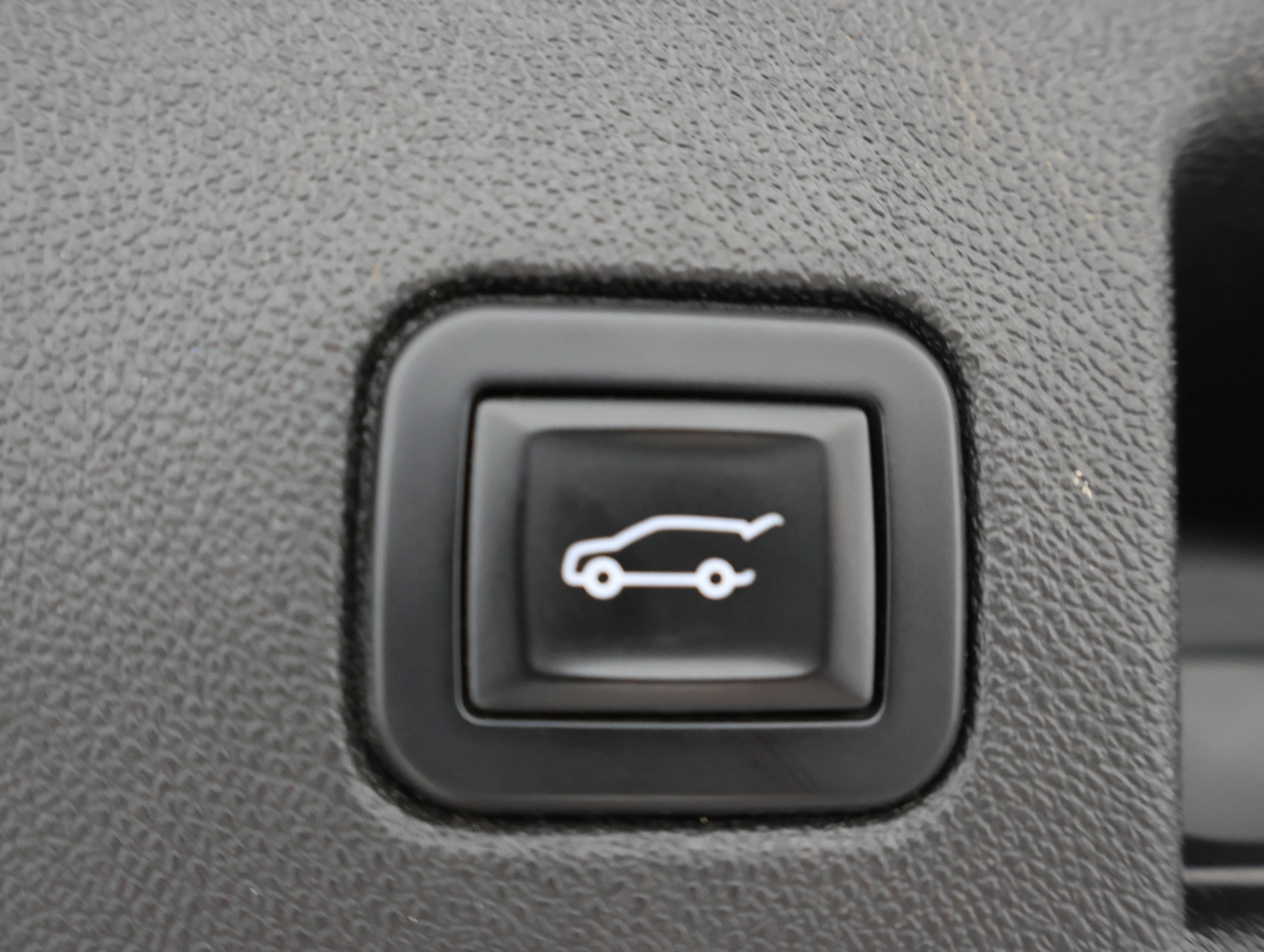 Used 2018 Sandy Ridge Metallic Chevrolet Premier image 30