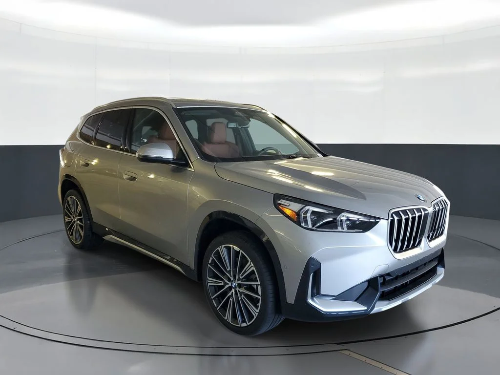 Used 2026 Space Silver Metallic BMW xDrive28i image 2