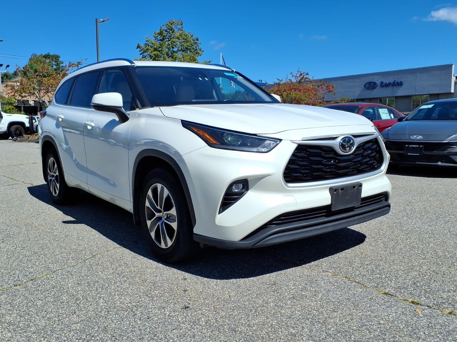 Used 2021 Blizzard Pearl Toyota XLE image 3
