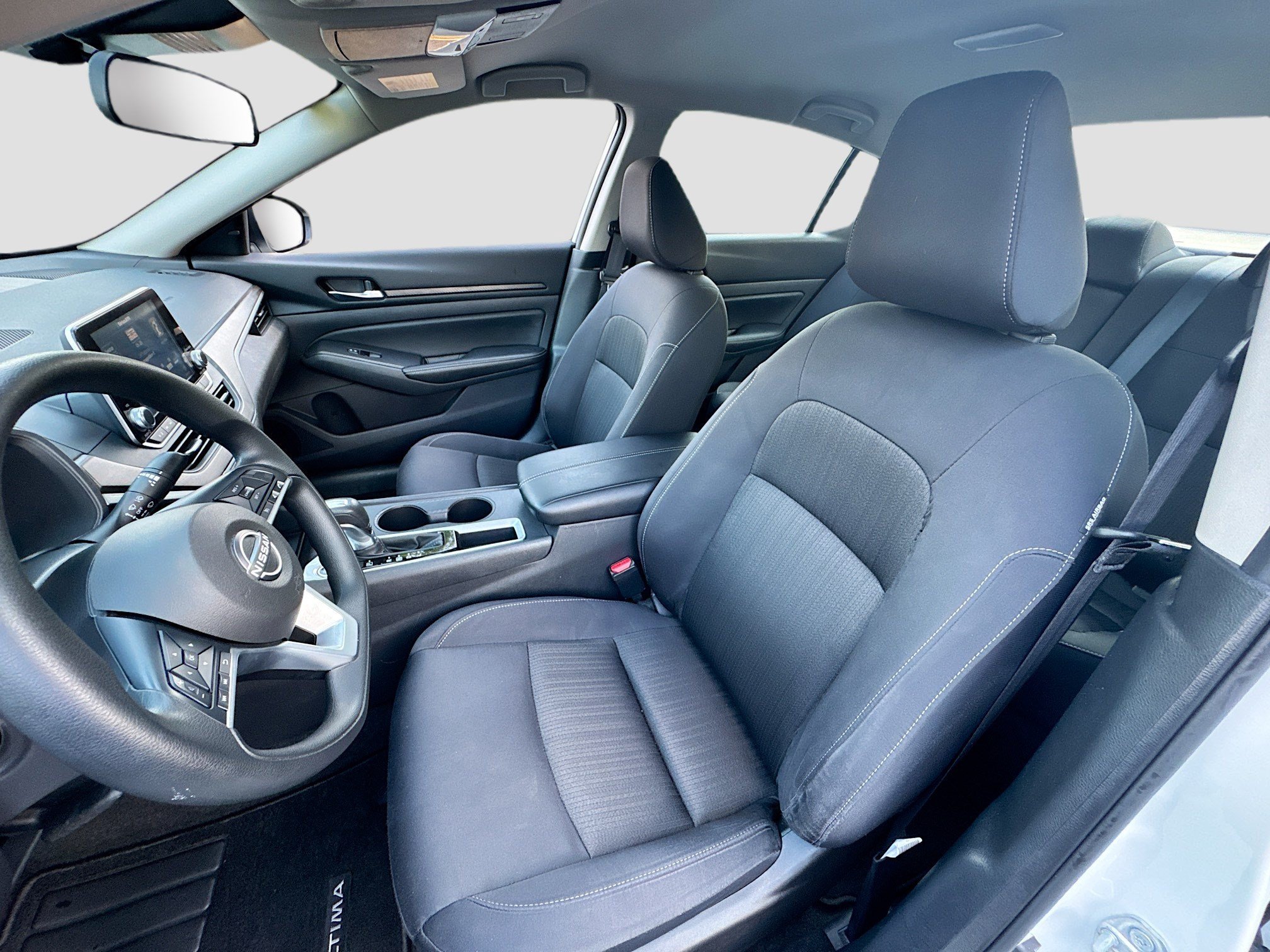 Used 2025 Glacier White Nissan SV image 21