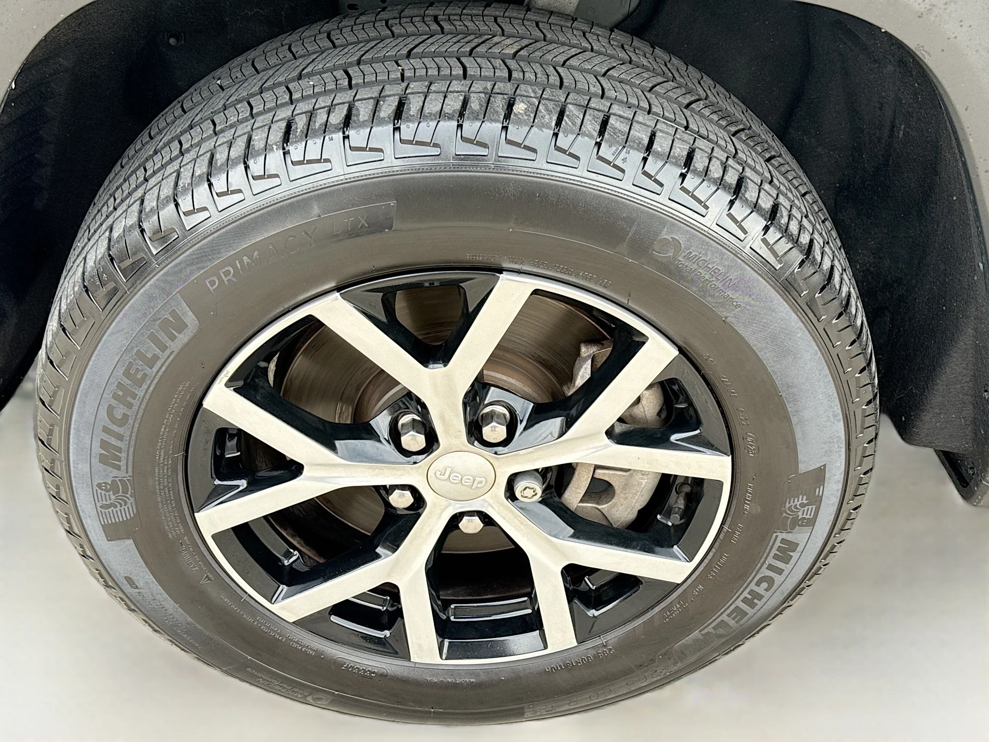 Used 2023 Rocky Mountain Pearlcoat Jeep Limited image 13