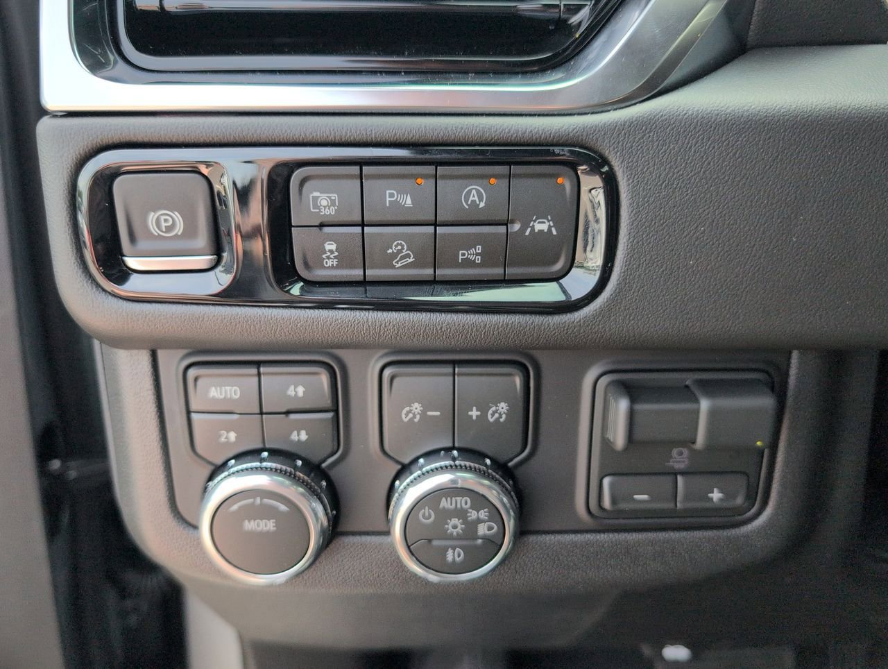 New 2026 Sterling Metallic GMC Elevation image 18