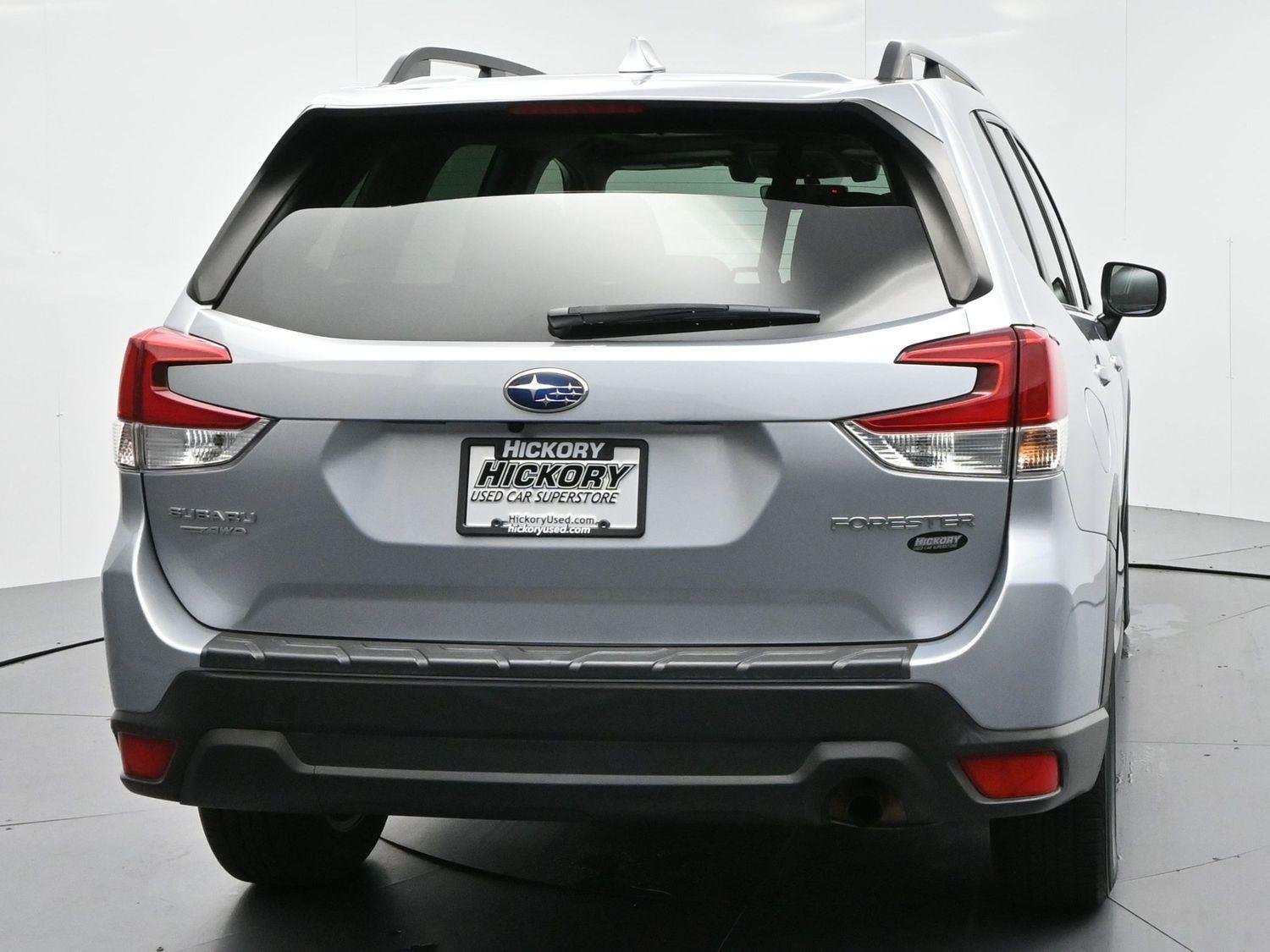 Used 2020 Ice Silver Metallic Subaru Premium image 6
