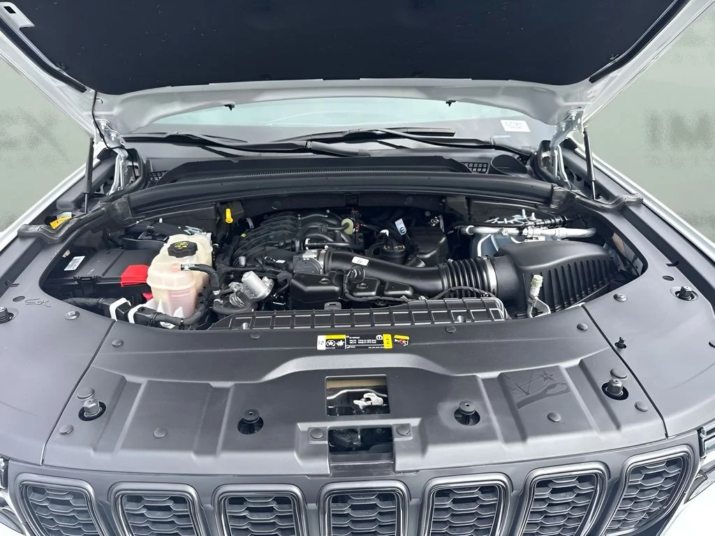 Used 2025 White Jeep Altitude image 20