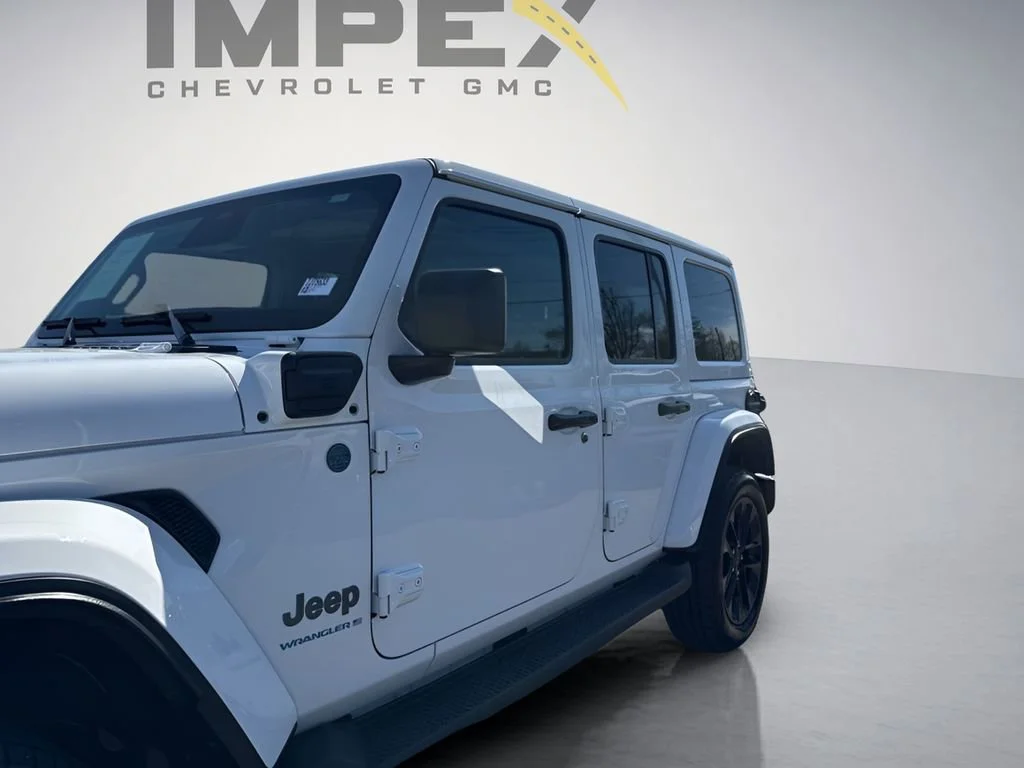 Used 2025 White Jeep Sahara image 7