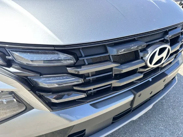 Used 2025 Silver Hyundai SEL image 4