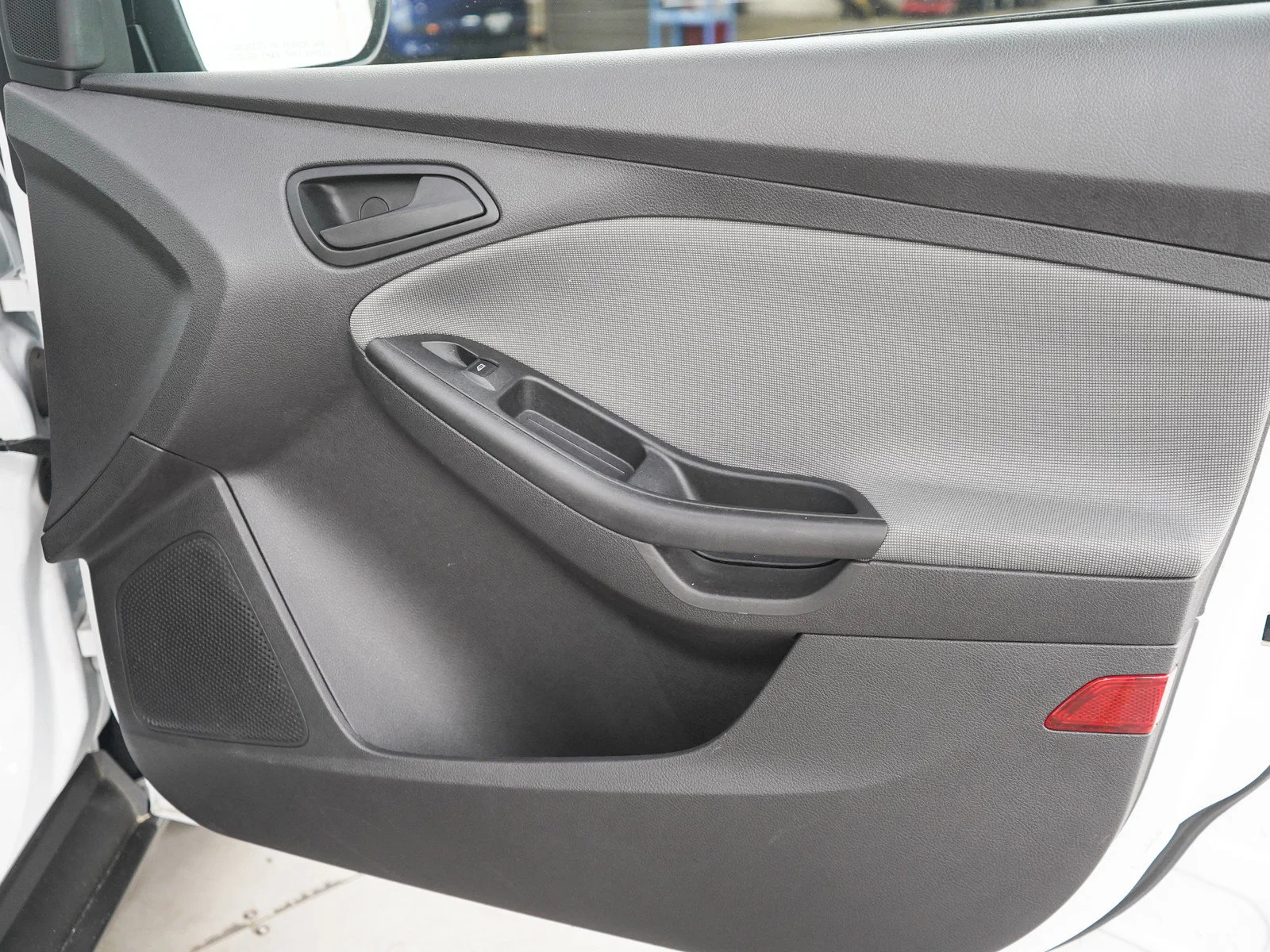 Used 2014 Oxford White Ford S image 9