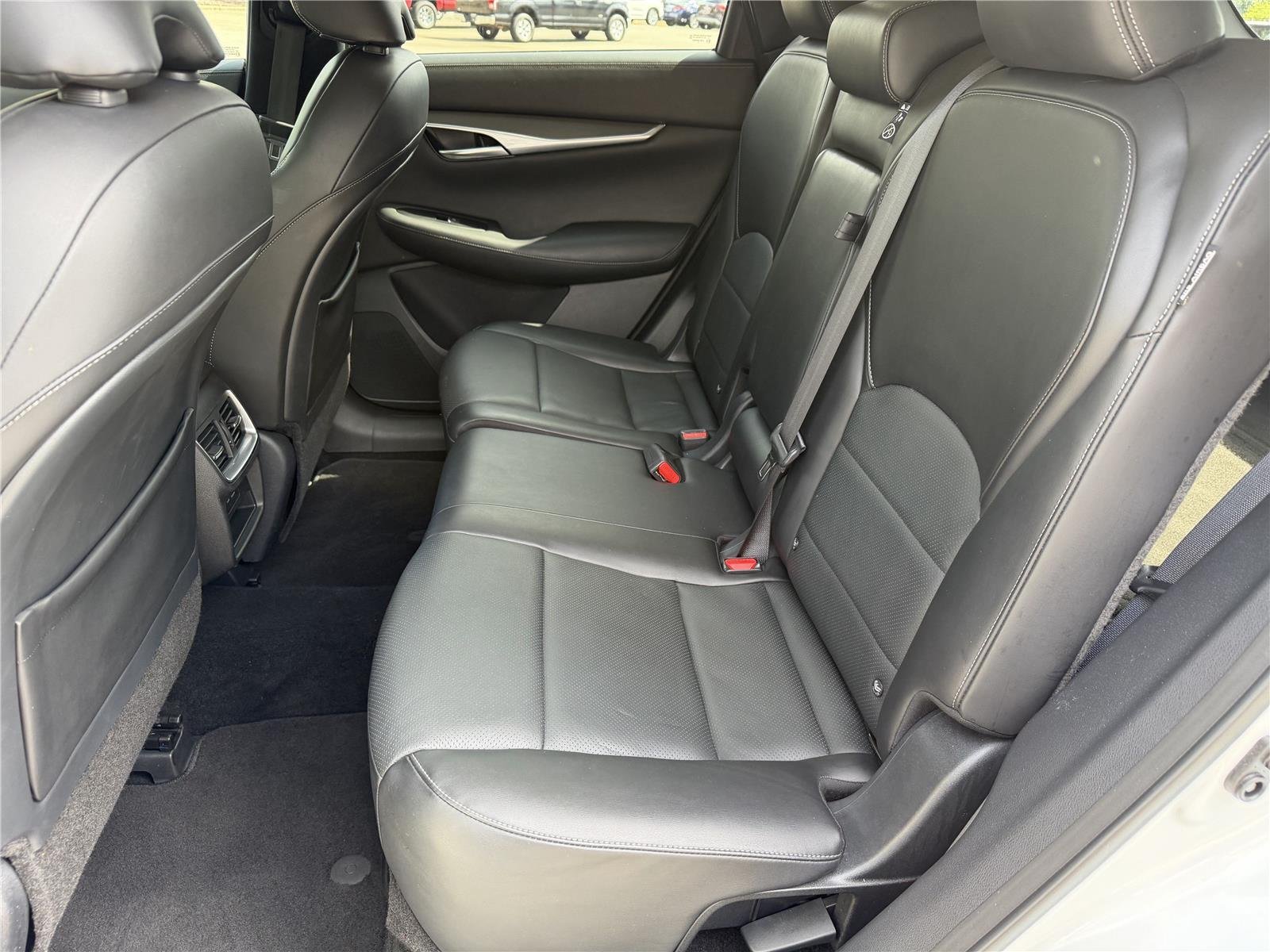 Used 2024 Radiant White INFINITI LUXE image 24