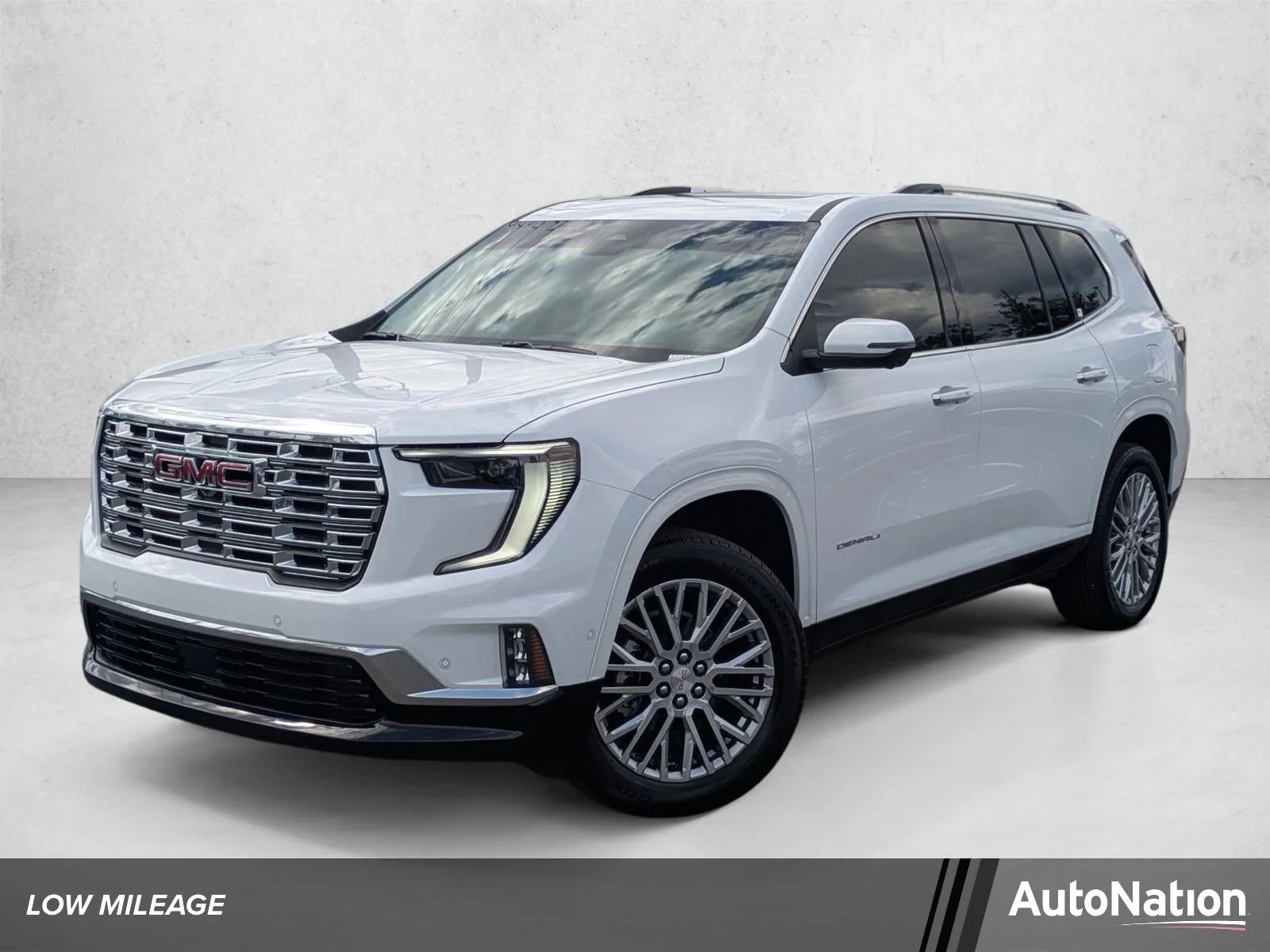 2026 GMC Acadia Denali FWD's photo
