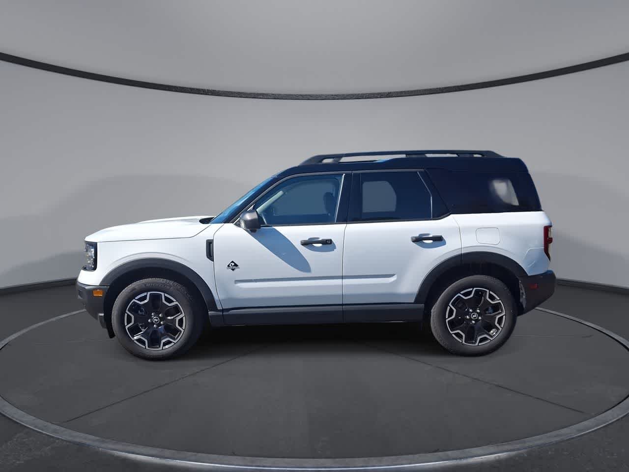 Used 2026 Oxford White Clearcoat Ford Outer Banks image 5