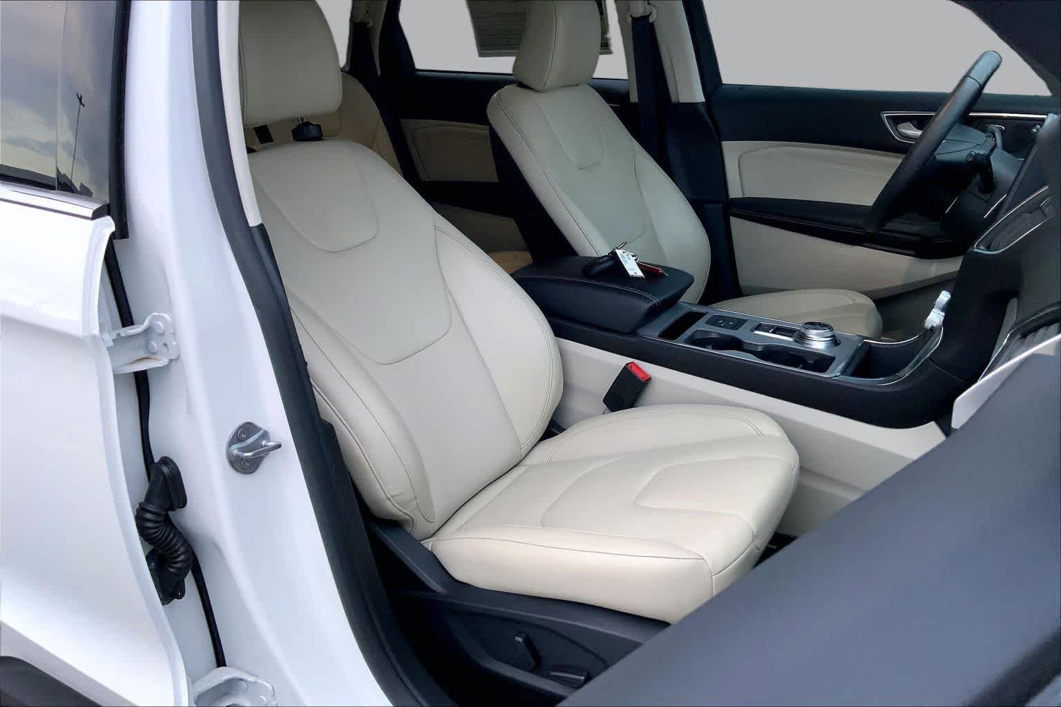 Used 2022 Star White Metallic Tri-Coat Ford Titanium image 9